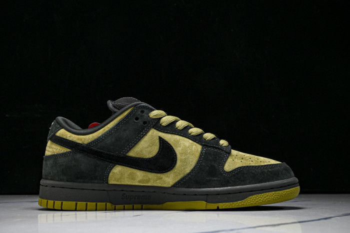 Nike SB Dunk Low  Supreme 94 Camper Green  HQ8487-300