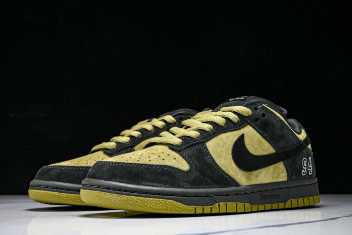 Nike SB Dunk Low  Supreme 94 Camper Green  HQ8487-300