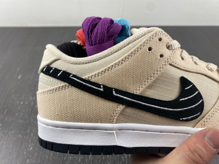 Albino & Preto x Nike Dunk SB Low  FD2627-200