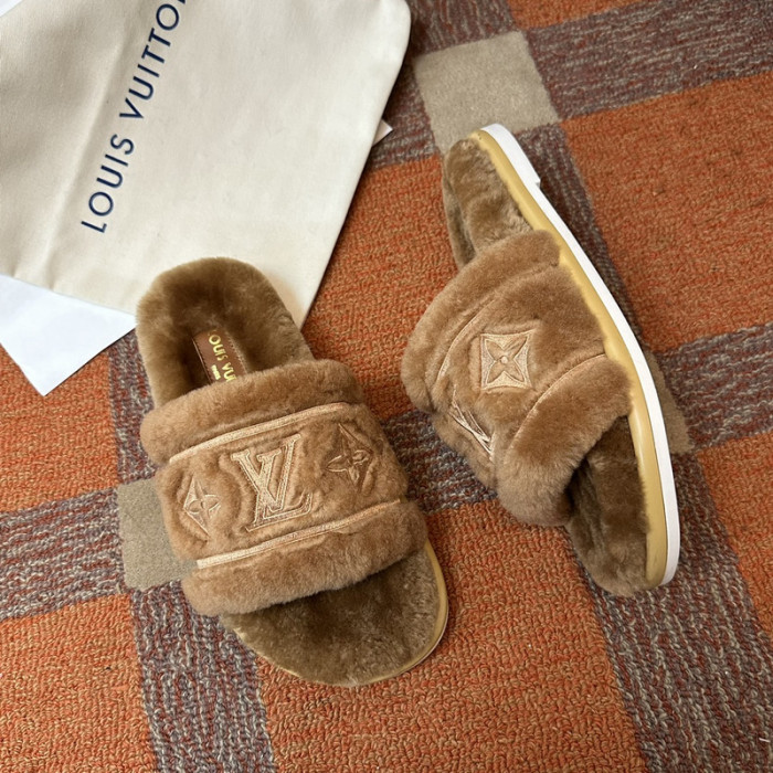 LV SLIPPERS