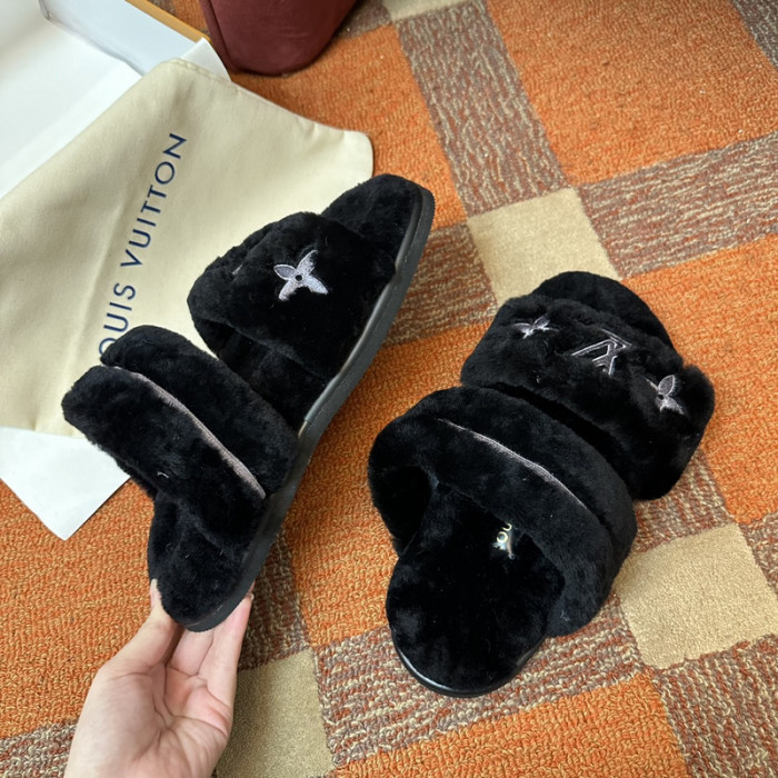 LV SLIPPERS