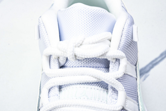 Air Jordan 11 Low “Igloo AH7860-103