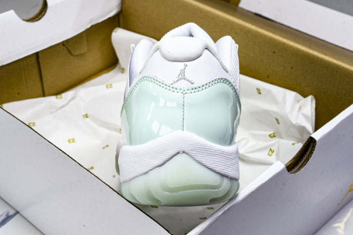 Air Jordan 11 Low “Igloo AH7860-103