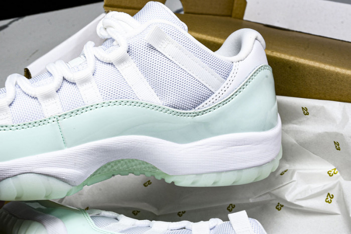 Air Jordan 11 Low “Igloo AH7860-103