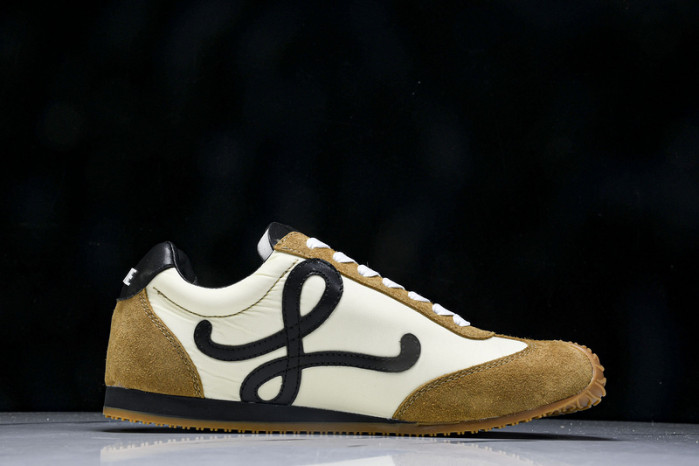 L*0ewe Ballet Runner LW-FOR15