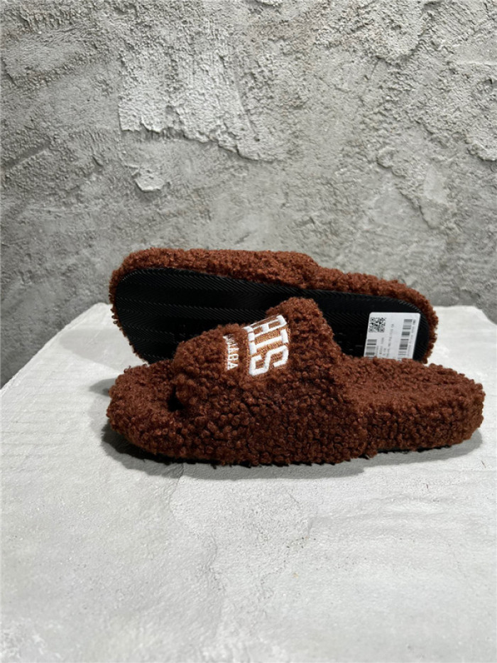 BLCG SLIPPERS