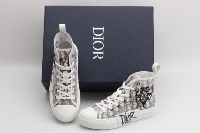 D10R B23 Oblique High Top Sneaker
