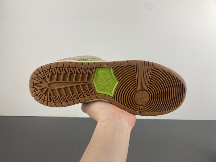 Nike SB Dunk Low “Escargot”  FQ7585-200