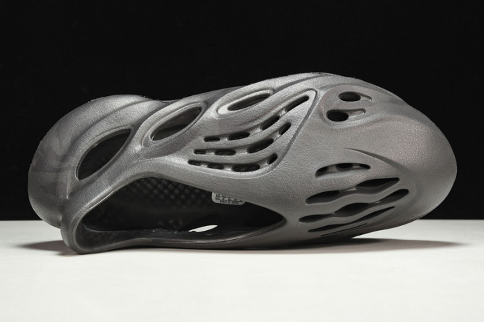 Adidas Yeezy Foam Runner “Onyx” HP8739