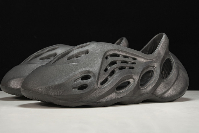 Adidas Yeezy Foam Runner “Onyx” HP8739